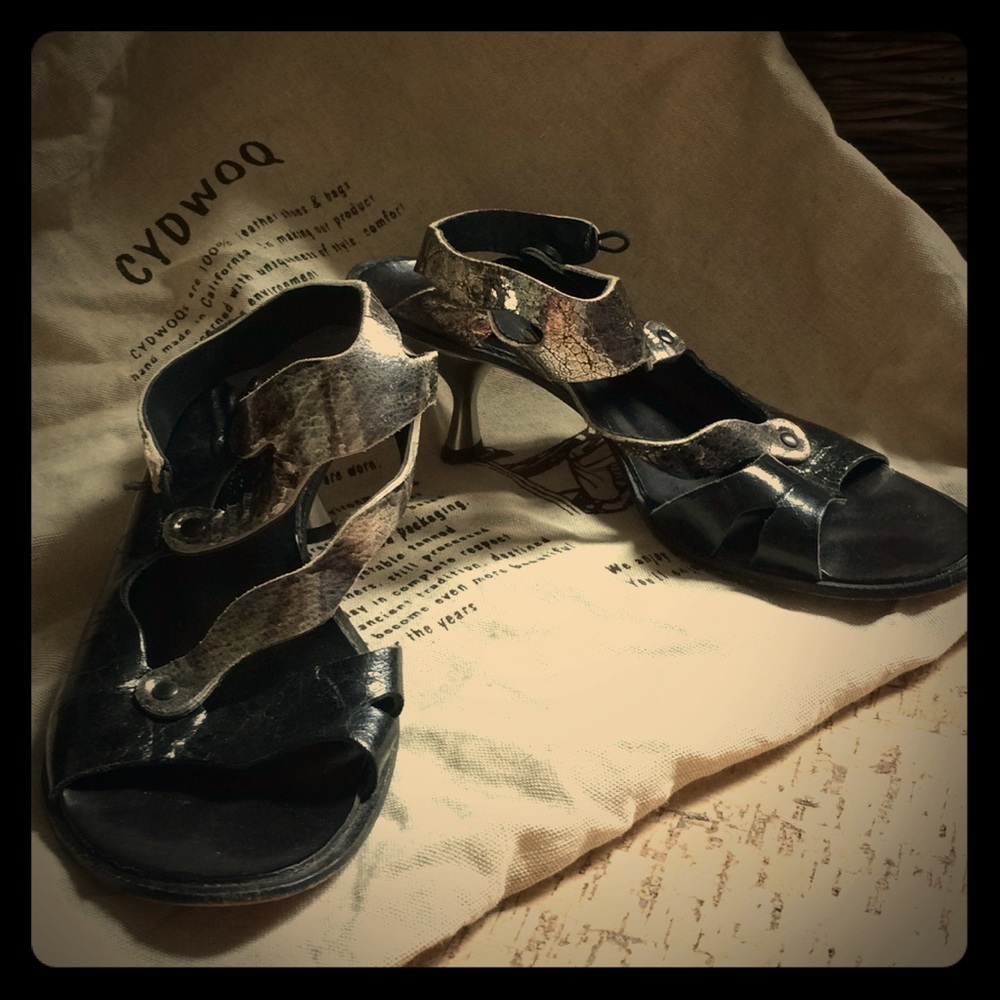 Cydwoq Silver and Black Leather Sandals